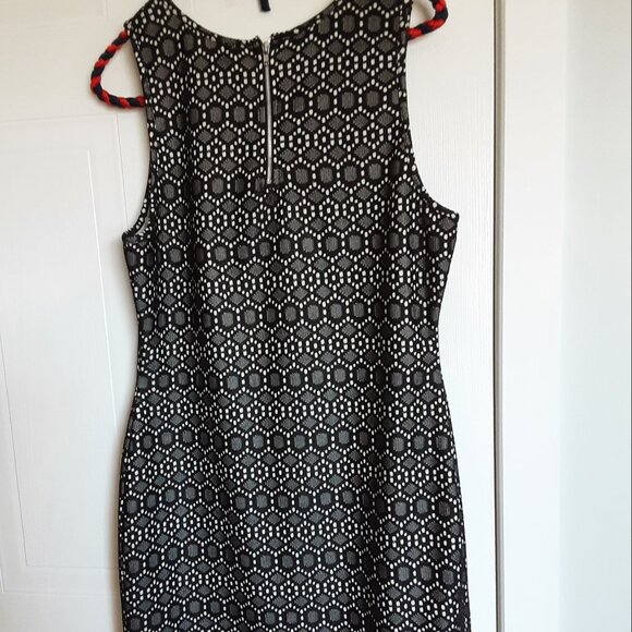 Little dress - Picture 2 of 2